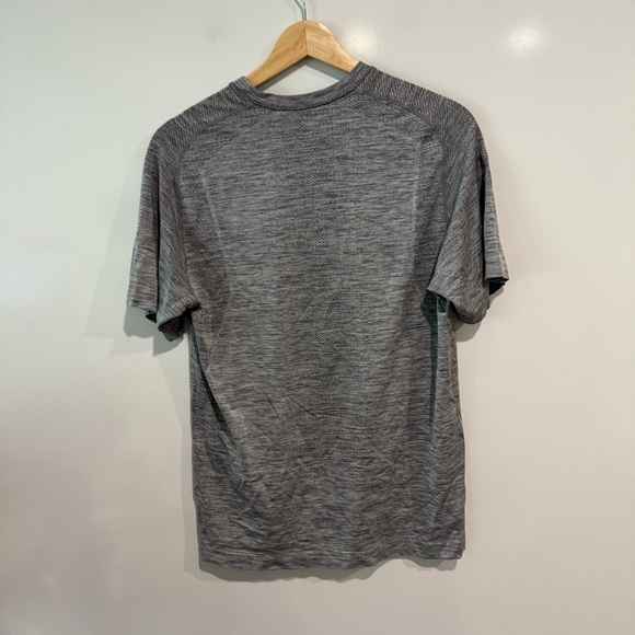 Lululemon Metal Tech Vent Short Sleeve V Neck Top - Picture 4 of 6
